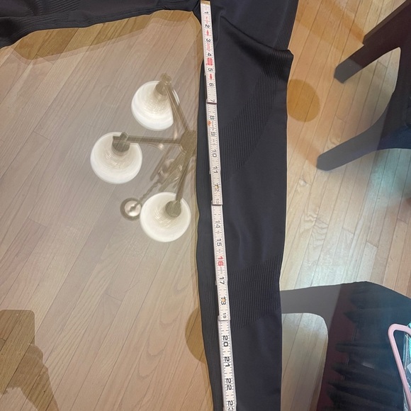 PINK Victoria's Secret Black Leggings - Picture 7 of 8